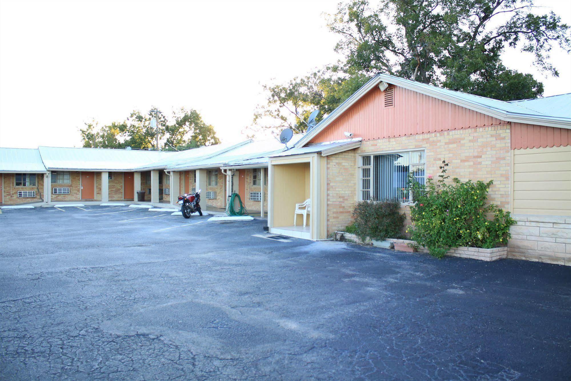 Sun Valley Motel Junction Exterior photo